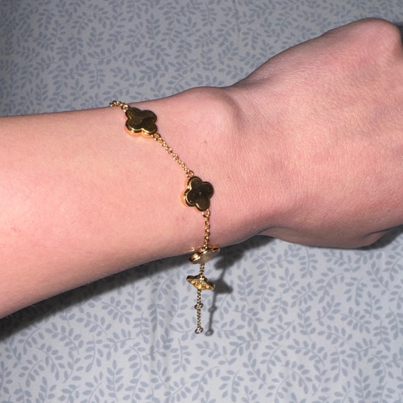 Gold Floral Clover Chain Bracelet - Women Jewelry - Picture 2 of 3